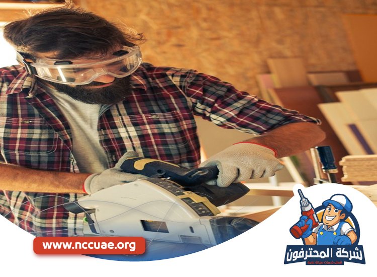 نجار في عجمان